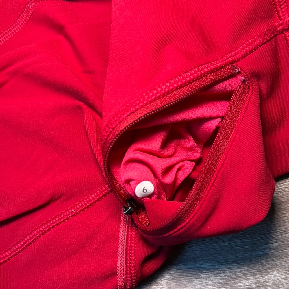 Lululemon Red cropped Leggings – Size 6, Zipper Pockets - Picture 2 of 7